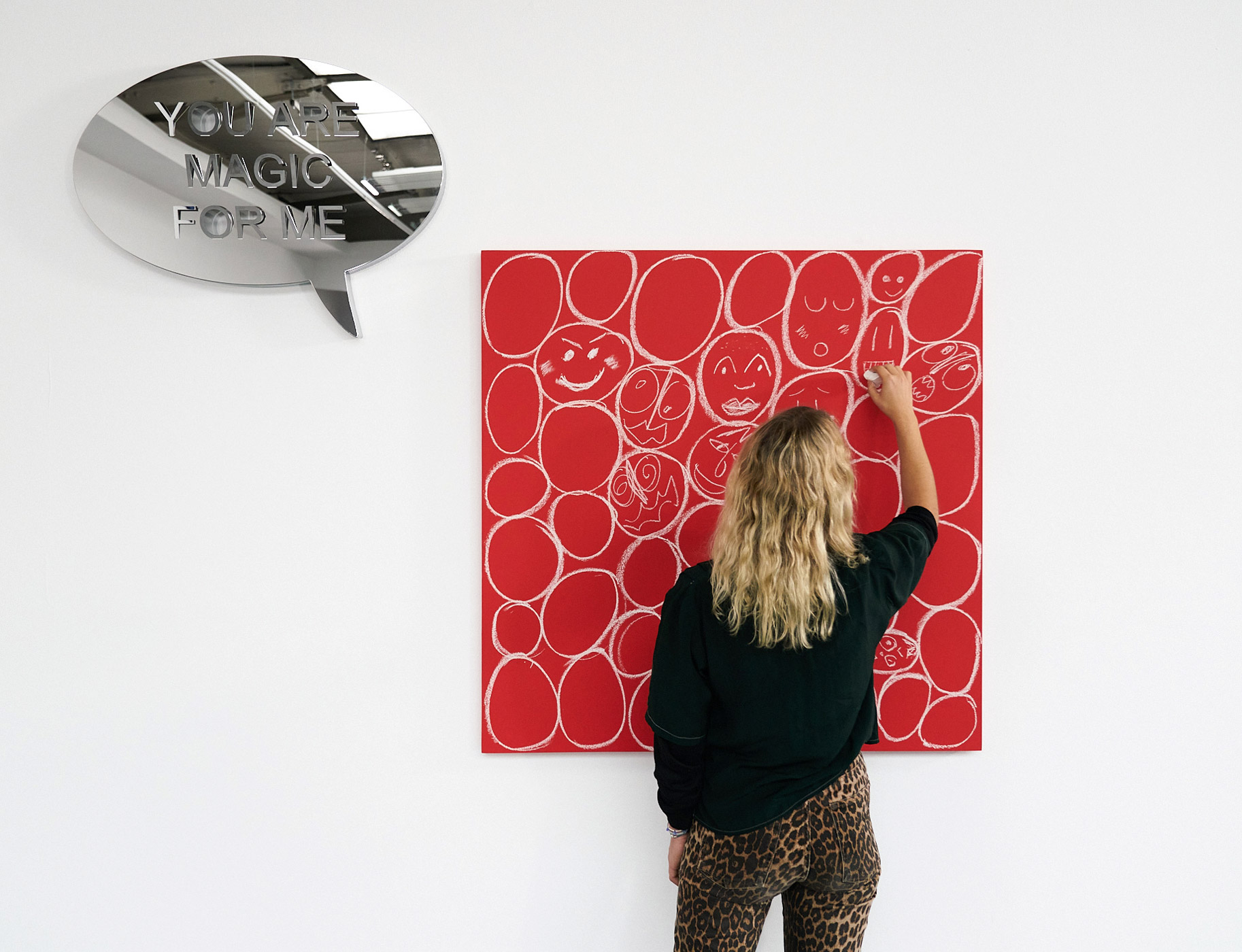 Ruinart 2022 Carte Blanche Commission Coloured Walls And Speech Bubbles, Right Here, Right Now By Visual Artist Jeppe Hein At Frieze London 12–16 October (2)